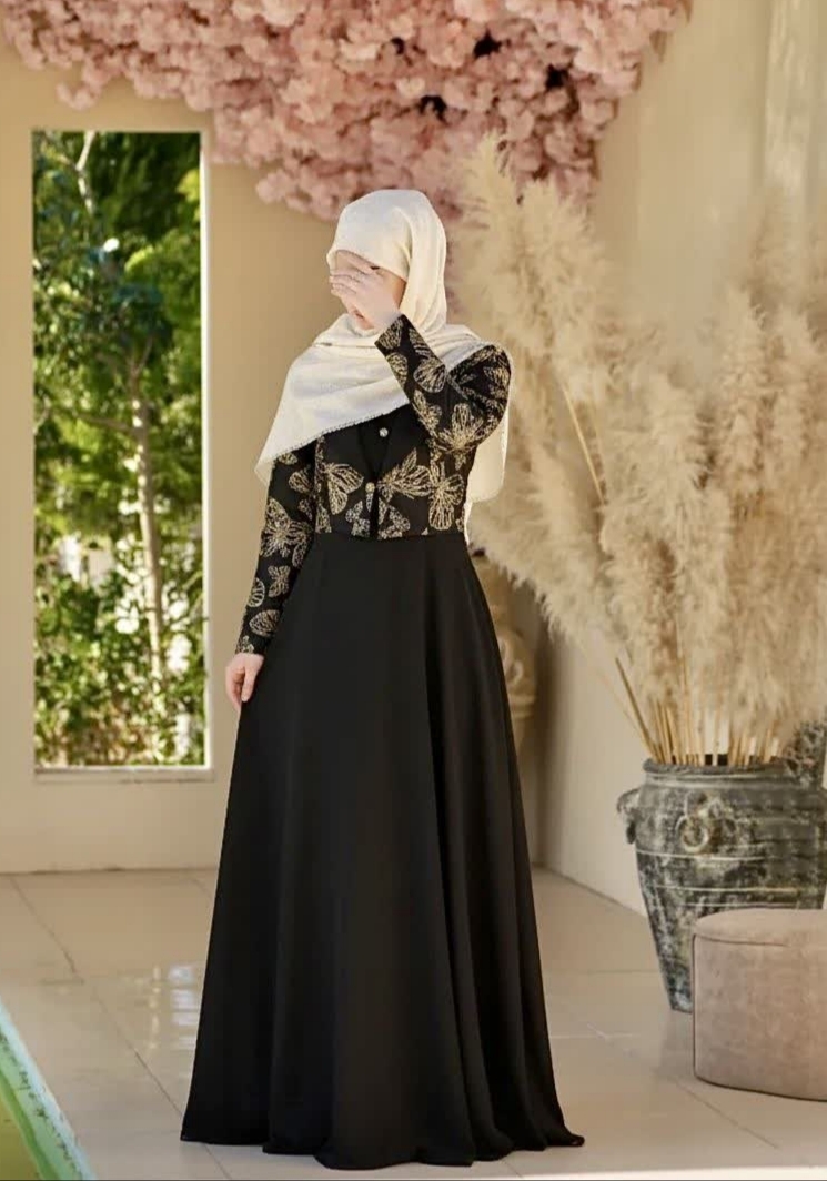 حسنا پروانه مشکی